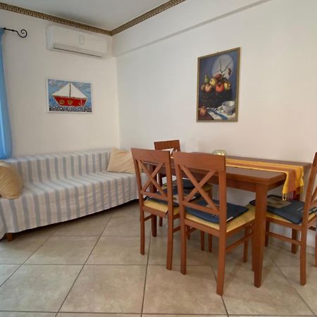 Roula Apartment Nei Pori Zewnętrze zdjęcie