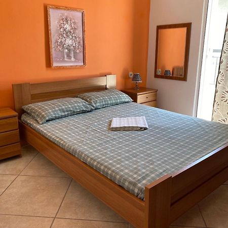 Roula Apartment Nei Pori Zewnętrze zdjęcie
